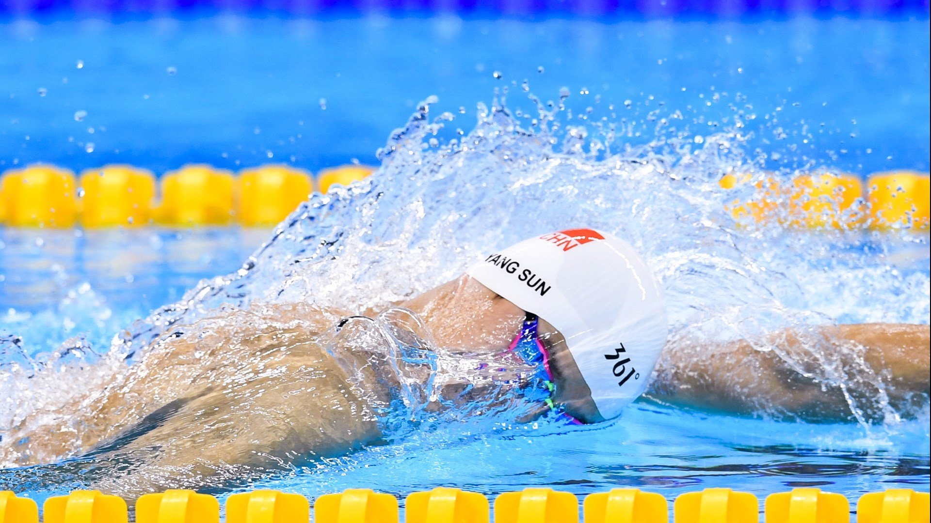 张雨霏跳水技巧助力蝶泳发挥，张雨霏蝶泳实力